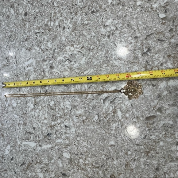 MMA Metropolitan Museum Art Gold tone Swirl Pendant Round Statement necklace - Picture 8 of 14